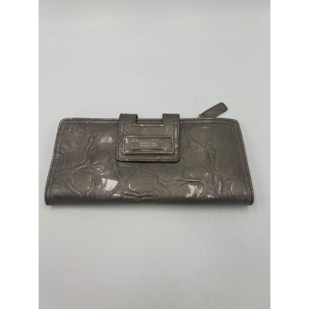 Kenneth Cole Reaction Pewter Metallic Crinkle Faux Leather Slim Clutch Wallet